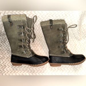 Esprit Bridget Women's Green Faux Fur Lined
Duck Boots Lace Up